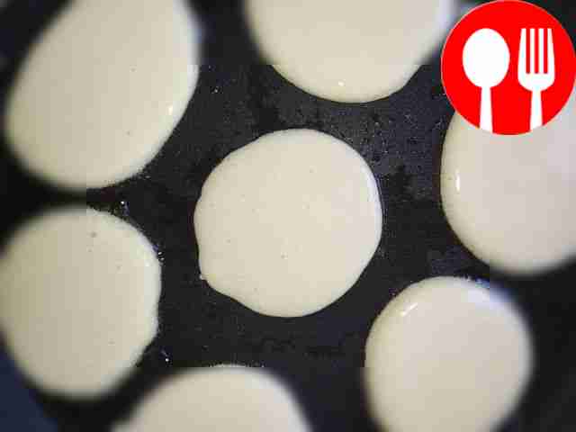 Разогрейте сковороду с маслом, выкладывайте...