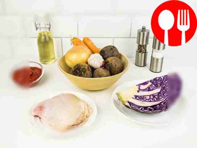 Тщательно помойте все овощи, курицу и зелень....