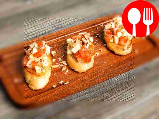 Брускетта с моцареллой и томатами «Пинк Парадайз»