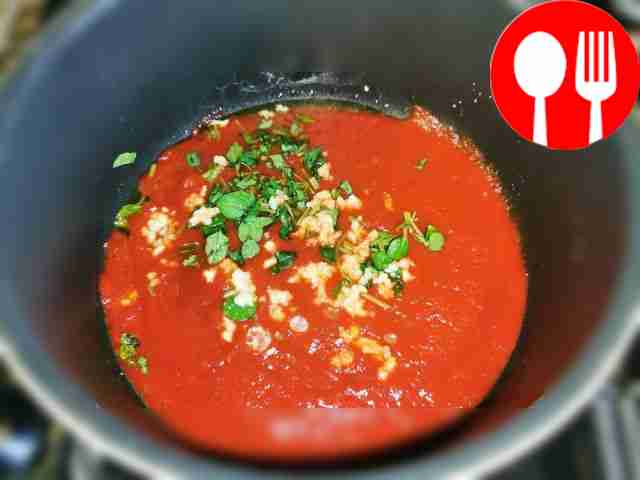 Налейте в сковороду оливковое масло и добавьте...