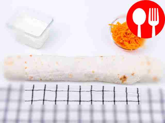 Сверните лаваш в виде трубочки и поместите в...