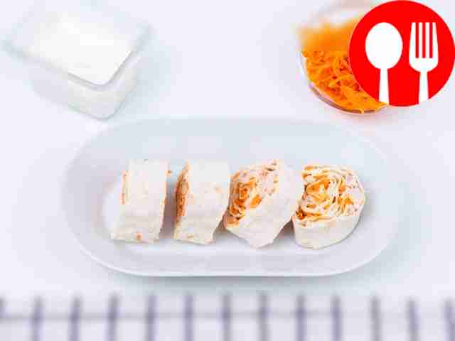 Перед подачей разделите лавашевый рулет на...