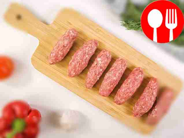 Из мясного фарша сформируйте небольшие...