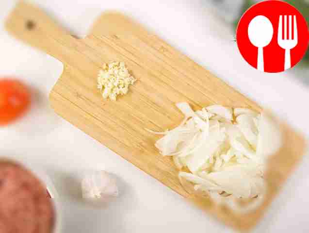 Порежьте репчатый лук на полукольца и...