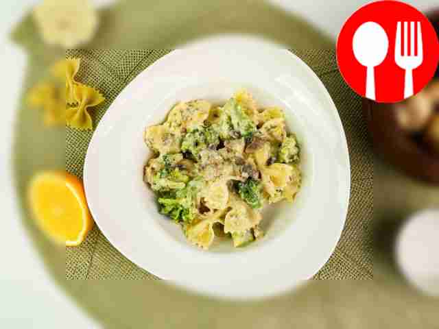 Фарфалле с брокколи и шампиньонами в сливочно-цитрусовом соусе