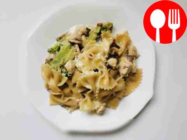 Ароматное фондю с макаронами и сочными грибами по-домашнему