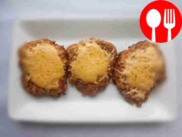 Домашние отбивные из свинины с сыром на сковороде