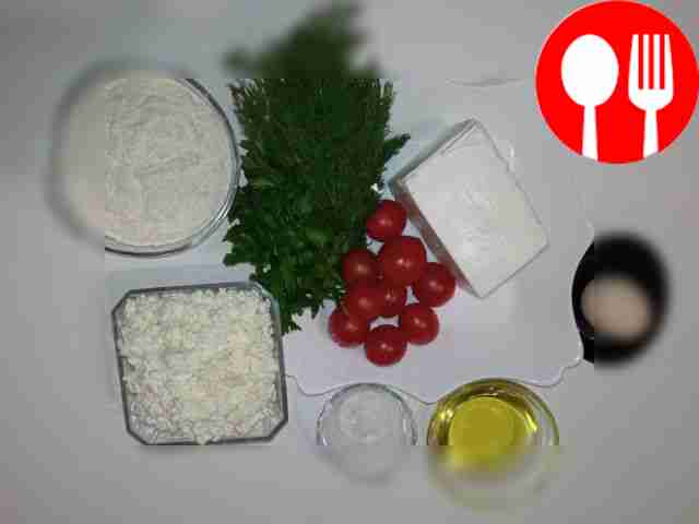 Творог и муку поместите в отдельные миски,...