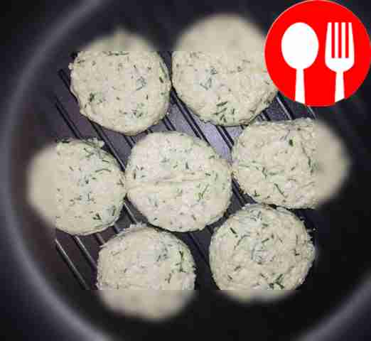 Натрите адыгейский сыр на тёрке, затем...