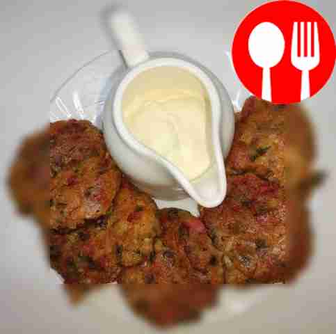 Ароматные сырники с колбасой, грибами и помидорами