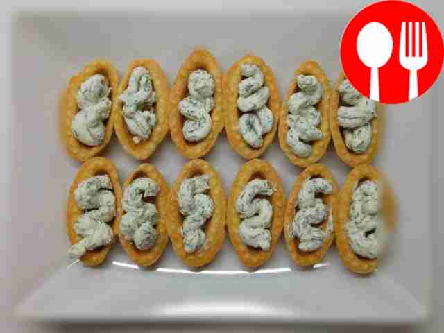 Ароматные тарталетки с икрой и творожным сыром