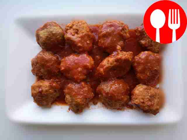 Ароматные фрикадельки в сырно-томатном соусе