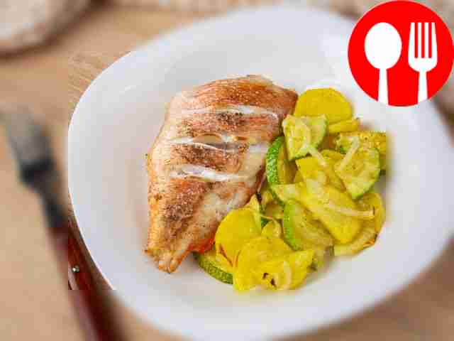 Окунь с кабачками и картошкой
