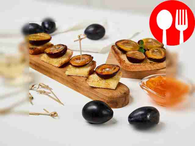 Тост со сливами