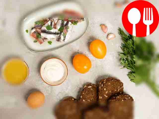 Помидоры помойте, обсушите и нарежьте тонкими...