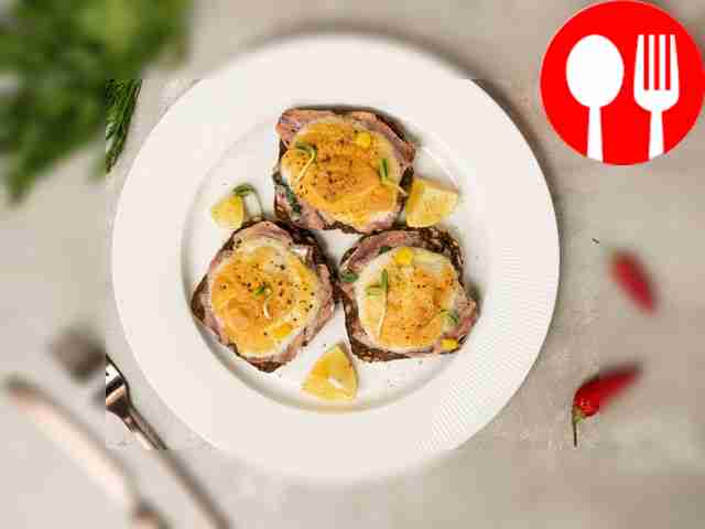 К столу подайте тосты с консервированными...