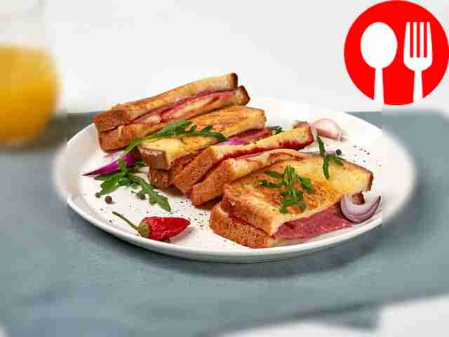 Тост с голландским сыром