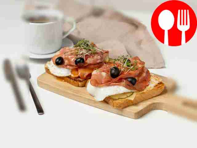 Тост с колбасой мортаделла