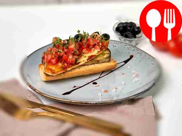 Тост с сыром халуми