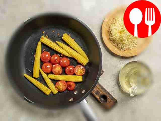 Разогрейте на сковороде растительное масло и...