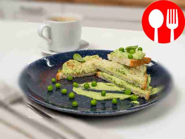 Тост с сыром пекорино