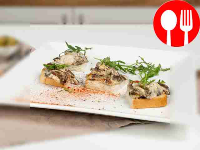 Тост с замороженными опятами