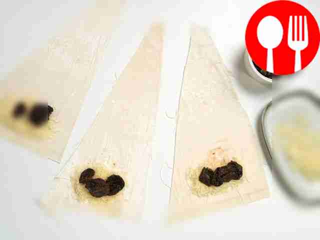 Приступайте к приготовлению круассанов. Тесто...