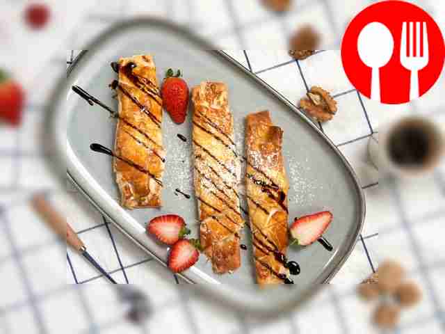 Подавая, посыпайте сахарной пудрой круассаны из фило.