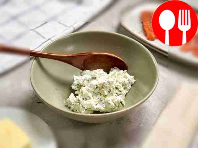 Приготовьте начинку: соедините мелко...