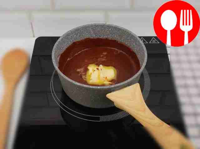 Влейте молоко с мукой, тщательно перемешайте и...