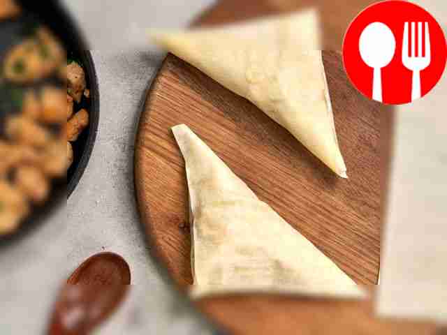 Приготовьте пирожки. Разрежьте листы фило...