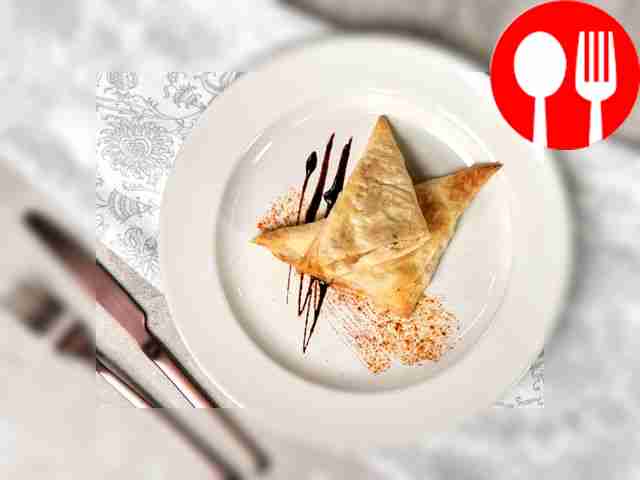 Пирожки из фило с куриным филе подайте как...