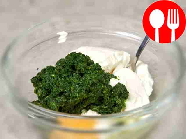 Приготовьте начинку для пирога: взбейте яйца и...