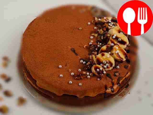 Торт из готовых коржей с вареной сгущенкой и бананом