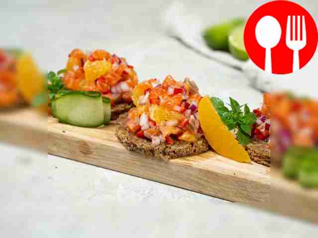 Вкусный рыбный салат с форелью