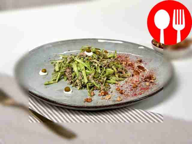 Салат рыбный с капустой