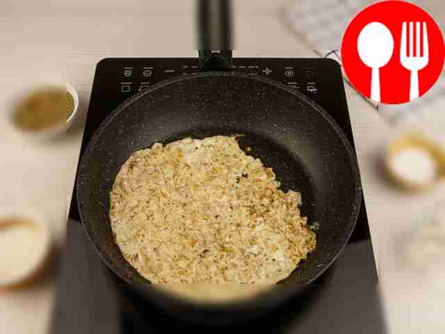 Если соус вышел слишком густым, влейте 1–2 ст....