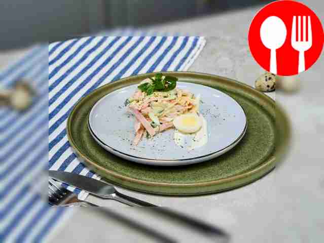 Салат «Нежность» с ветчиной, сыром и огурцом