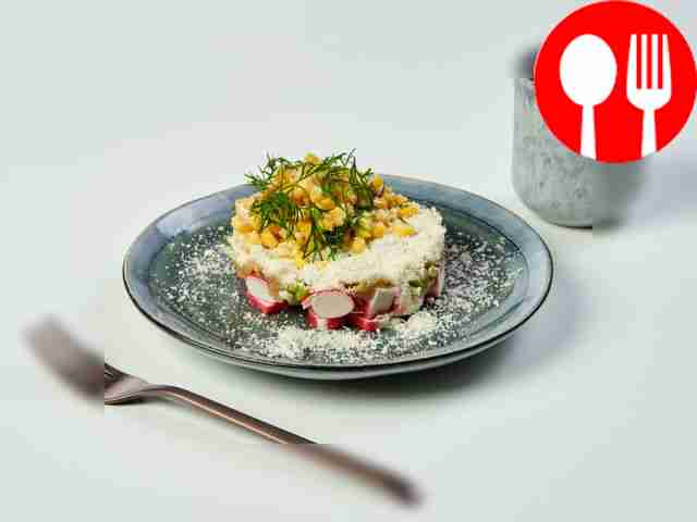 Крабовый салат «Нежность» с сыром