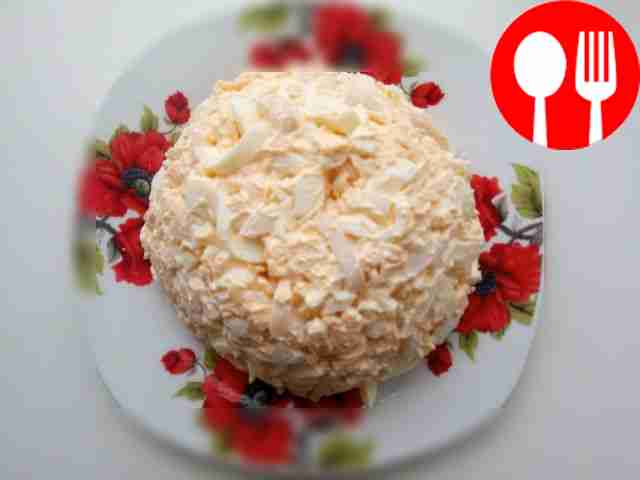 Домашний салат с кальмарами и сыром