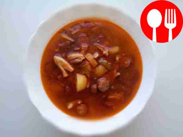 Домашняя солянка охотничьими колбасками