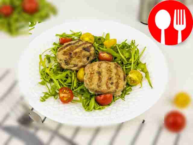 Котлеты из куриного фарша с шампиньонами в духовке