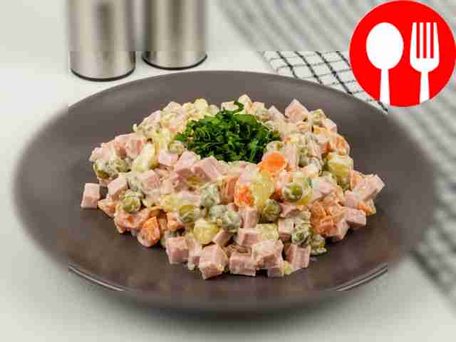 Оливье с солеными огурцами