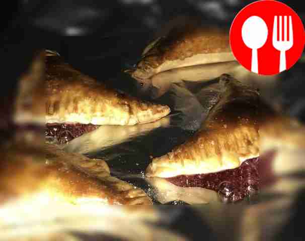 Слойки с малиновым вареньем