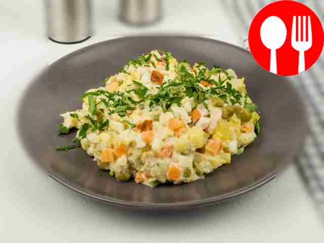 Оливье с копченой курицей