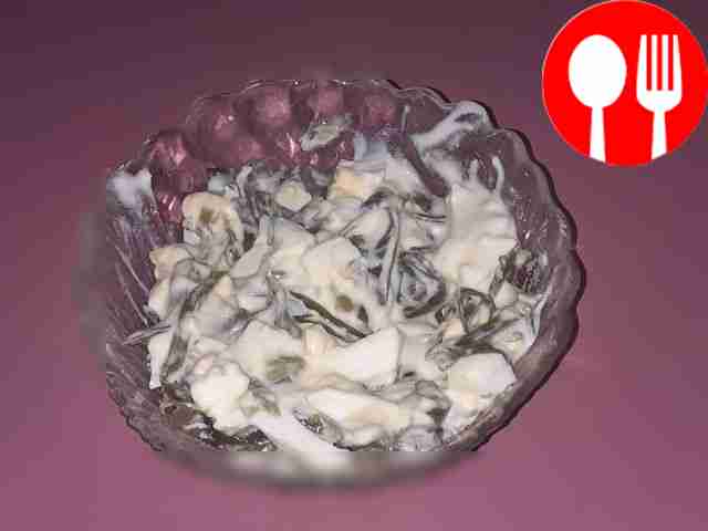 Салат из яйца и морской капусты