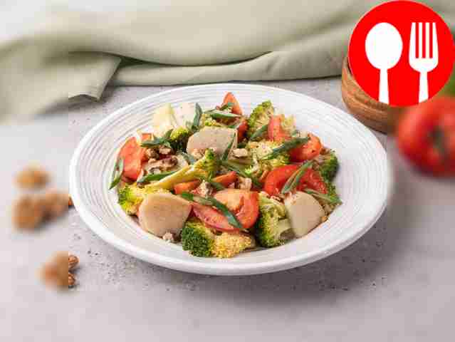 Салат из сырой брокколи с грецким орехом