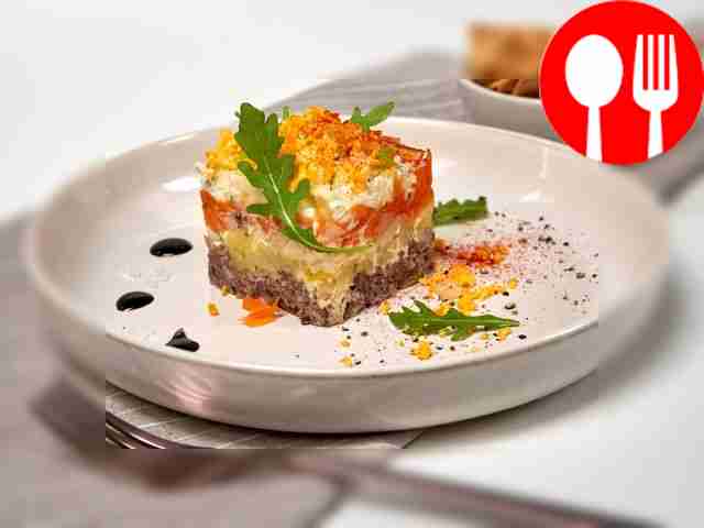 Рыбный салат с яблоком