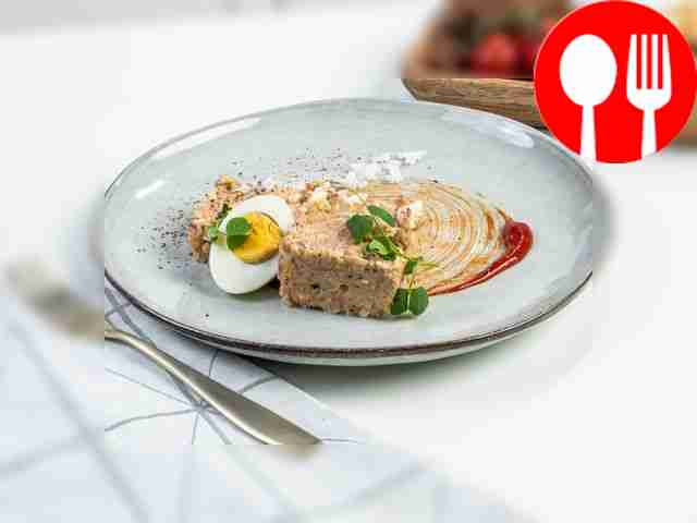 Салат с рисом и килькой в томате