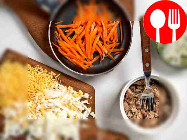 Подготовьте ингредиенты. Из четырех яиц...